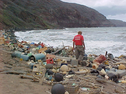 marine_debris_on_hawaiian_coast
